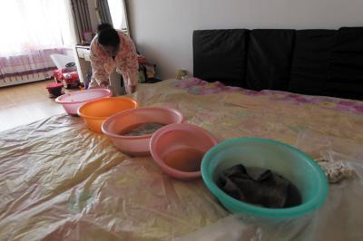 武强楼上漏水，住户失联，小区没物管，业主维权难！律师来支招……